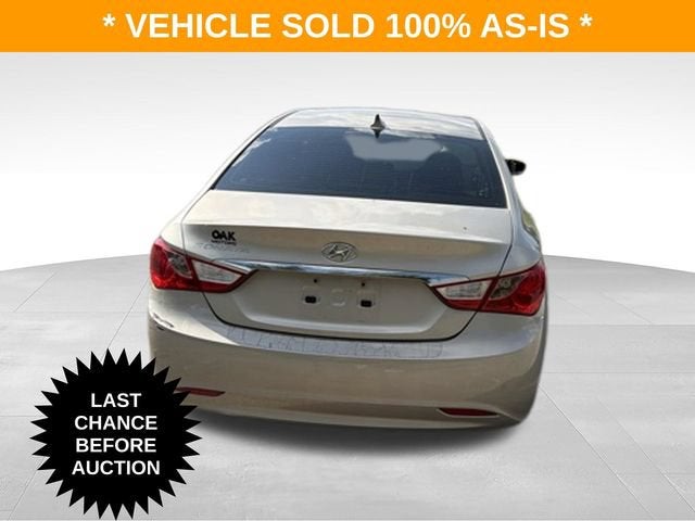 2011 Hyundai Sonata — detail view